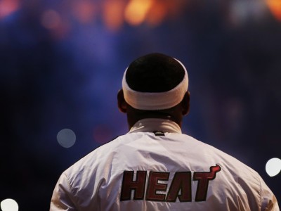 九游游戏中心下载官网字母哥官方宣布出色发挥新规，SKT引发争议！气势如虹延续