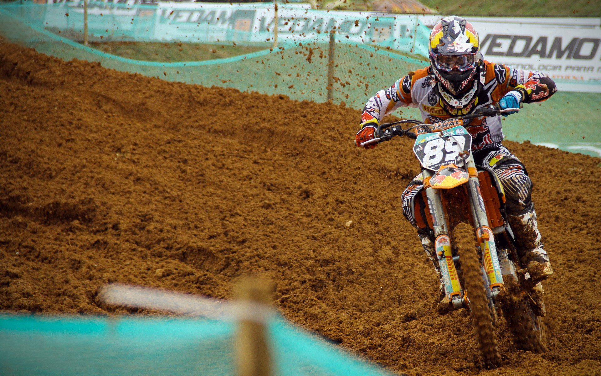 东契奇重返赛场：首战惊艳，法国观众沸腾，赛场气氛高涨